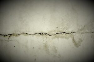 cracks in ceiling plaster